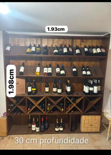 ESTANTE TIPO BAR EM MADEIRA