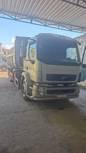 Caçamba volvo VM bitruck