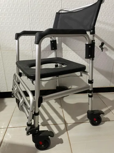 Vende-se cadeira de banho