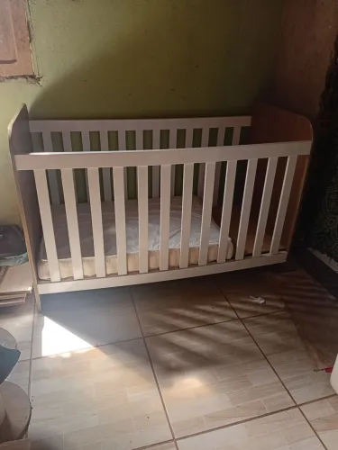 Berço, troco por celular