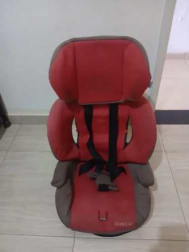 Cadeirinha infantil para criança.