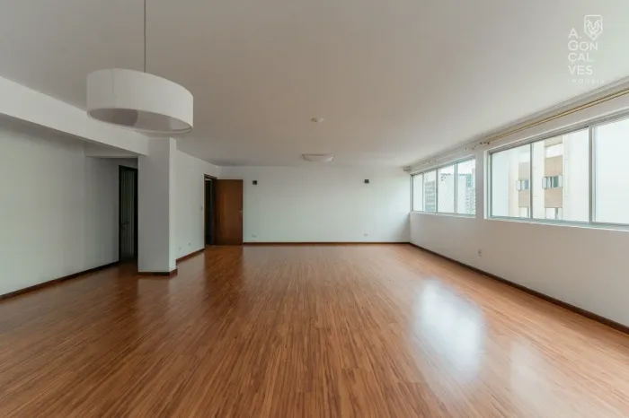 Apartamento no Edifício Silva Jardim, 04 Quartos, 02 Vagas de Garagem, Água Verde, Curitib