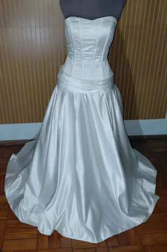Vestido Noiva cor Off-White, tamanho M.