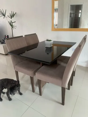 Mesa com 4 cadeiras