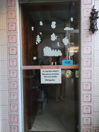 PORTA DE VIDRO TEMPERADO TRANSPARENTE.