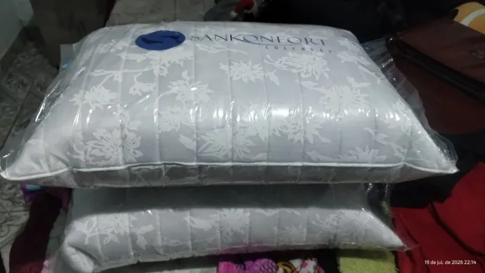 Cama box casal com colchão usado e dois travesseiros novos