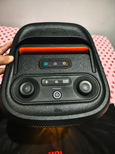 Vendo som JBL party Box 120? estado de nova sem detalhes nota fiscal