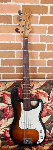 Contra baixo Squier by Fender