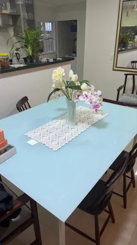 Vendo mesa com tampo de vidro