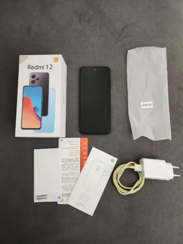 Celular Xiaomi Redmi 12 8GB / 256GB