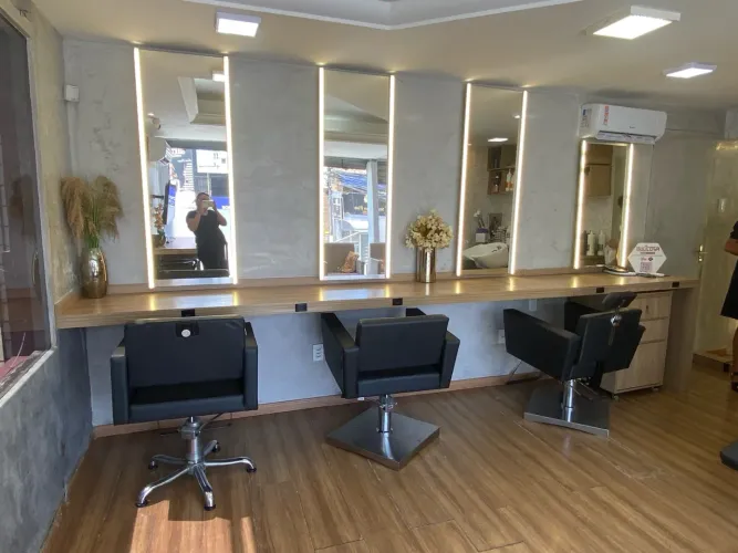 Vendo Móveis em excelente estado para salão de beleza