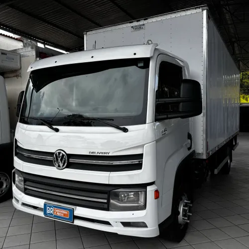 Volkswagen Vw 11.180 2022 165mil km rodados Baú 6,50m piso chapa