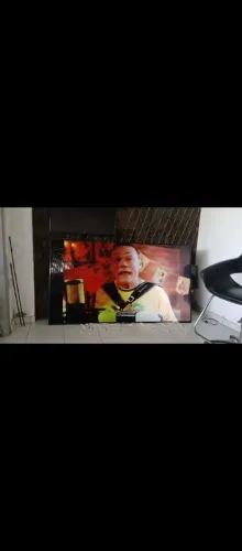Vendo uma TV de 75 polegadas