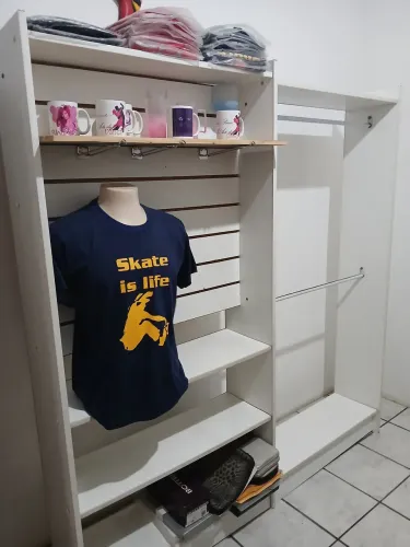 Armário para loja de roupas 
