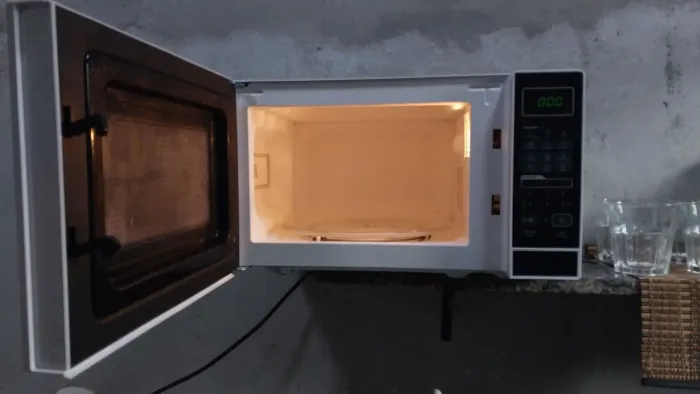 Micro-ondas Midea 20L