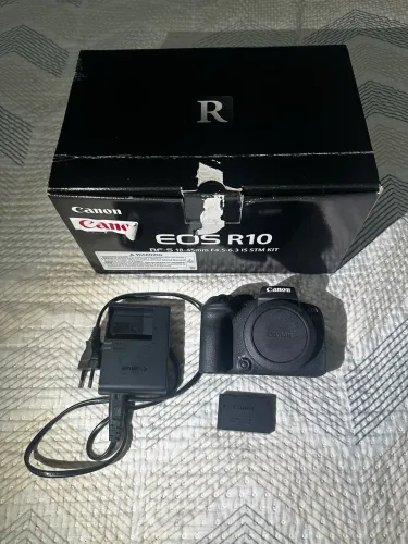 Câmera Canon R10