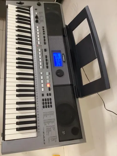 Teclado YAMAHA PSR E443 (PEGA PEN DRIVER)