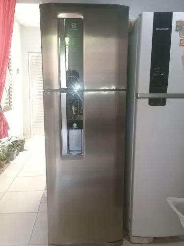 Vende-se uma geladeira inox