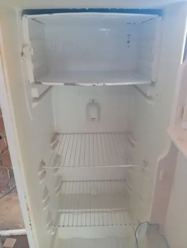 Geladeiras para retirada de peças e/ou conserto