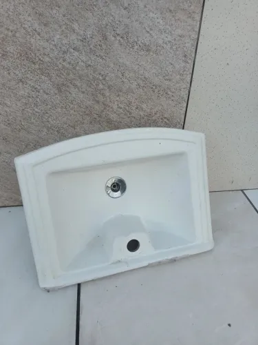Pia pequena para banheiro