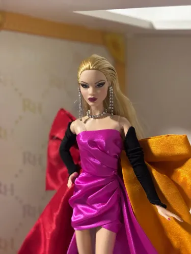 Boneca Barbie STYLED BY DESIGN Signature Collector