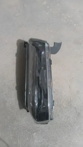 Vendo farol do kwid ano 25/26 novo