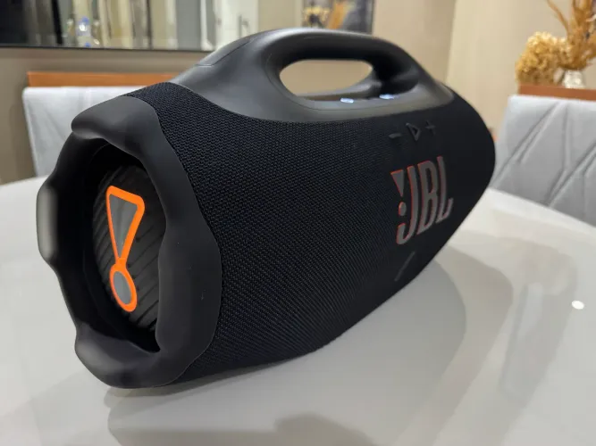 JBL boombox 4