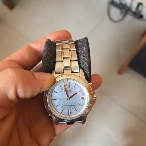 Seiko solar em madrepérola