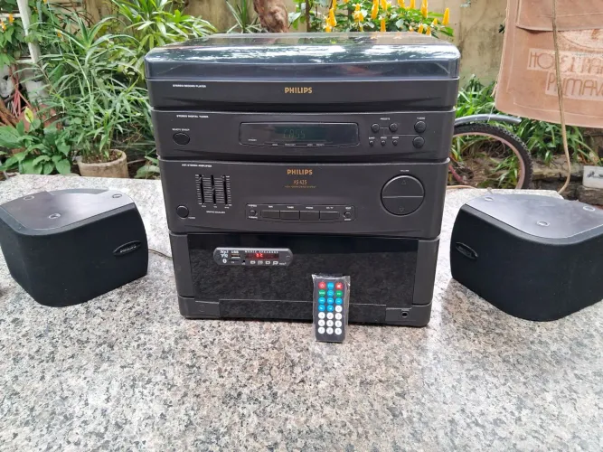 Aparelho Philips AS 425 modificado. Rádio AM/FM,  toca-discos e multimídia Bluetooth USB 