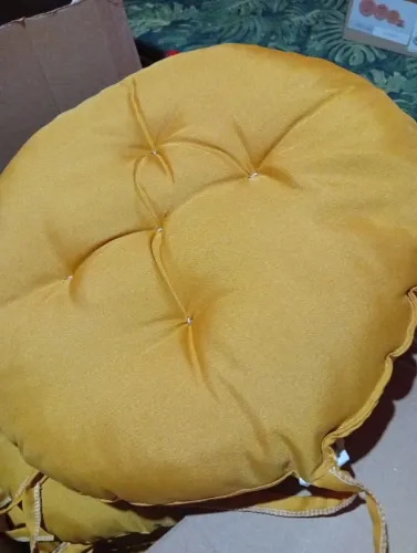 Seis almofadas de cadeiras, redondas, cor caramelo, futon