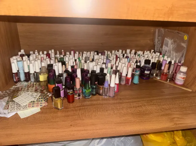 COLEÇÃO COMPLETA DE ESMALTES E PRODUTOS PARA UNHAS