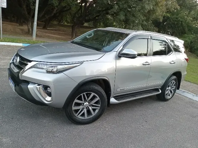 Toyota Hilux SW4 SRX 4X4 2.8 TDI 16V Dies. Aut. 2017