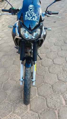 Moto nova, relação boa, pneu traseiro recém trocado.
