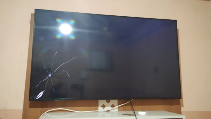Televisão de 50" com defeito