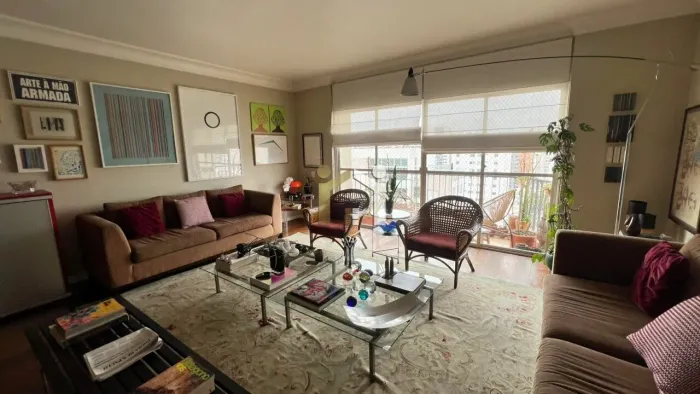 Apartamento em moema em andar alteo com 180 m²,4 dormitórios sendo 1 suite e 2 vagas