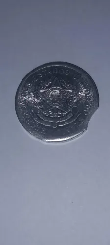 Moeda de 50 centavos de 1958, com dois cortes no disco e inclinação 30º esqd no anverso