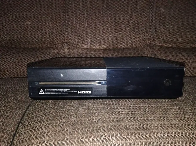 Vendo Xbox One com Controle,Fonte e 6 Jogos em Mídia Física<br>