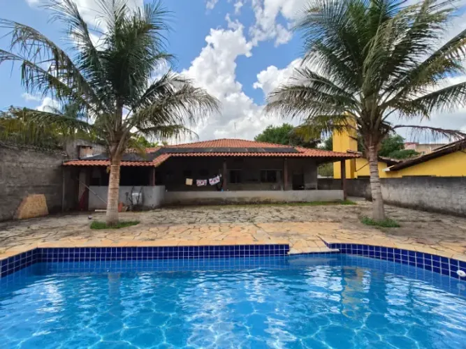  Casa com 3 suítes, piscina aquecida e área gourmet na IAPI do Guará II 
