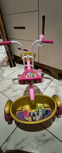 Triciclo Infantil Nathor Menina Disney Princesas com Cesta Rosa