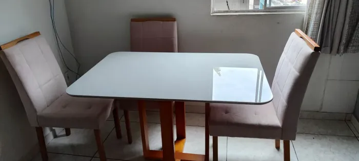 Mesa + 4 cadeiras