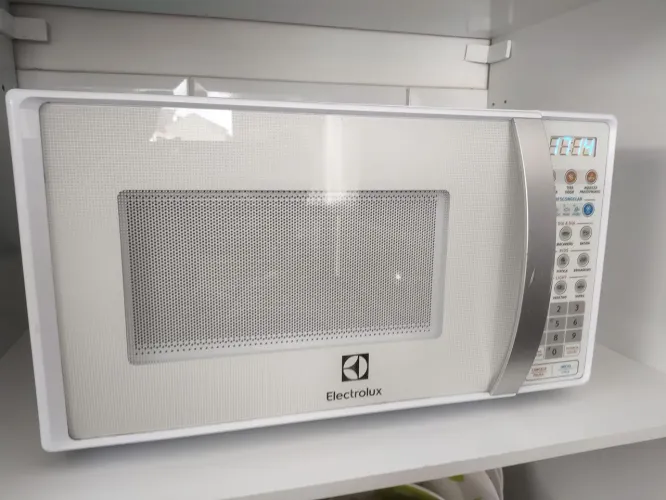 Forno de Micro-ondas Electrolux MTO30 de 20 litros