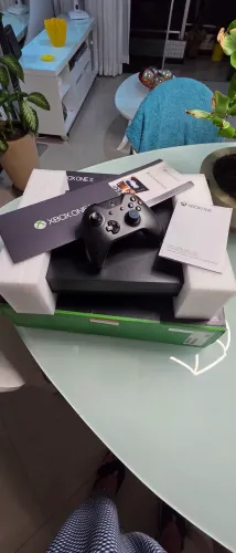 Xbox One X.