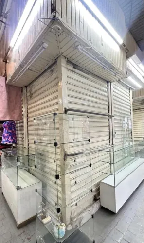 VENDO BOX NA FEIRA DOS IMPORTADOS 