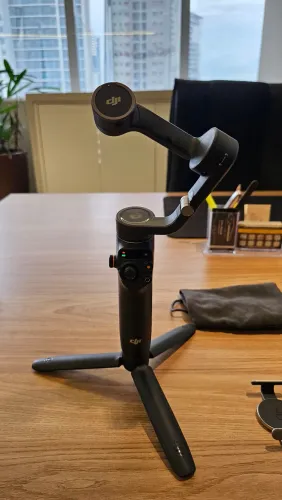 Estabilizador Dji Osmo Mobile 6 Triaxial Bluetooth Celular Cor Cinza Cor Cinza-escuro