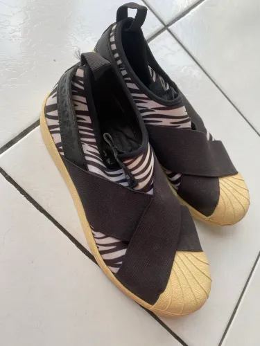 Tênis adidas feminino excelente estado 
