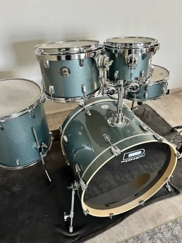 Bateria D-One Rocket + Banco + Peles Remo 