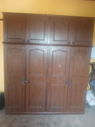 Guarda roupas revestimento em sucupira
