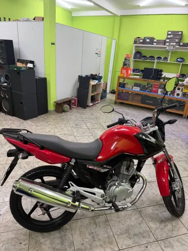 Vendo fan 2015 moto muito boa valor 13.500 pego carro maior valor