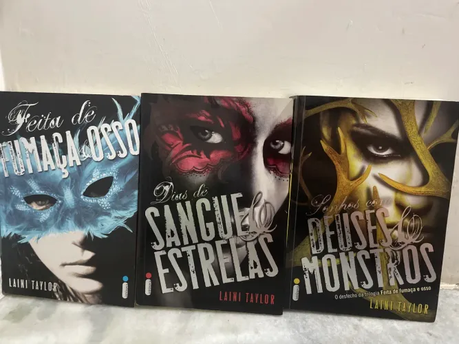 Trilogia feita de fumaça e osso