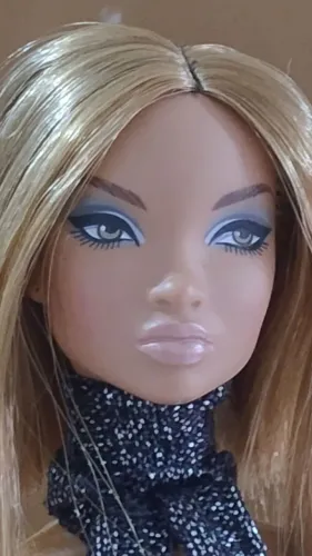 Fashion royalty antiga 
